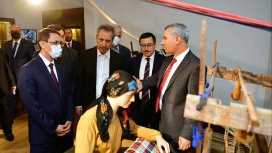 'Çok Değerli Eserler, Tebrik Ederiz'