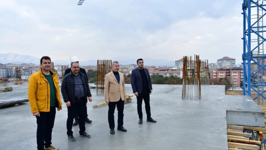 Başkan Çınar, Yeşilyurt Belediyesi Yeni Hizmet Binasını inceledi