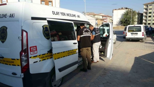 Tartıştığı kardeşini silahla yaralayıp polise teslim oldu