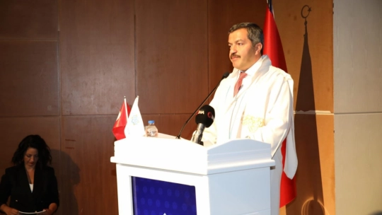 Turgut Özal Üniversitesi'nde mezuniyet coşkusu