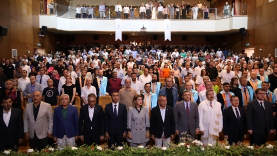 Turgut Özal Üniversitesi'nde mezuniyet coşkusu