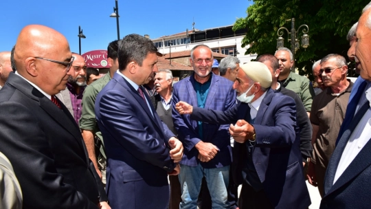 Vali Şahin Yeni Cami'de İncelemelerde Bulundu