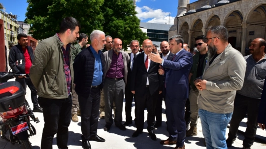 Vali Şahin Yeni Cami'de İncelemelerde Bulundu