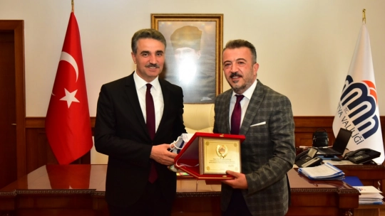 Pandemi Kurulu Üyelerine Plaket Verildi