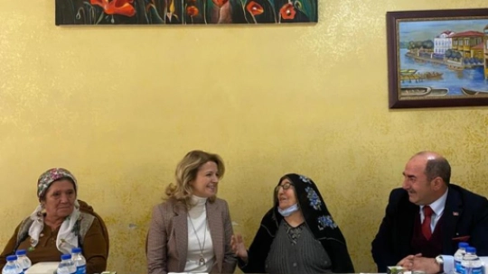 Vali Hulusi Şahin'in Eşi Ebru Şahin'den Huzurevi'ne Ziyaret