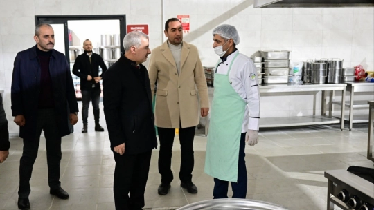 Yeşilyurt'taki yemek fabrikası hizmet vermeye başladı