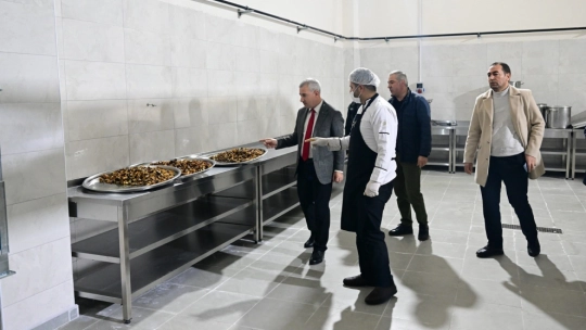 Yeşilyurt'taki yemek fabrikası hizmet vermeye başladı