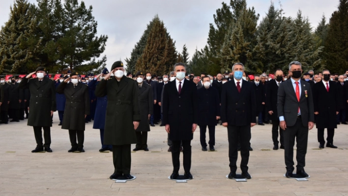 18 Mart Şehitleri Anma Günü Dolayısıyla Şehitlikte Tören Düzenlendi