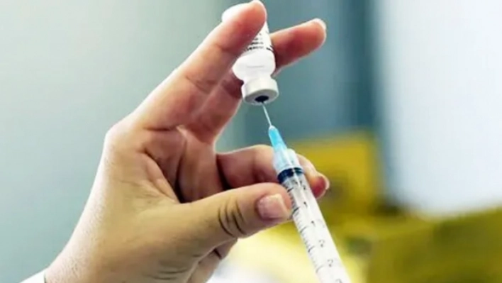 Aşısızlara test zorunluluğu kaldırıldı