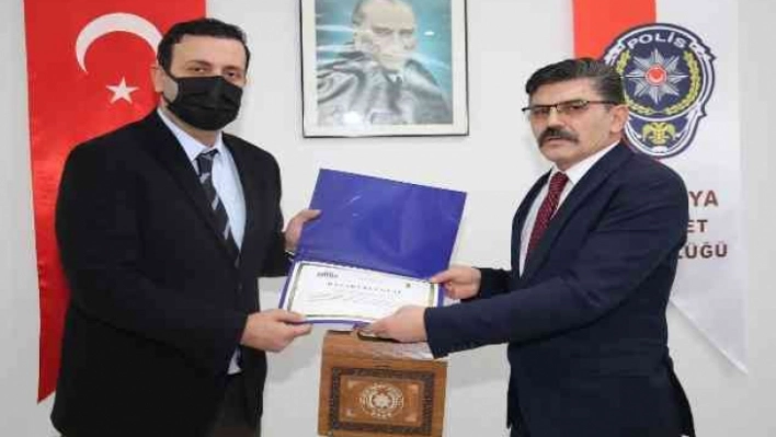 Başarılı polislere teşekkür belgesi