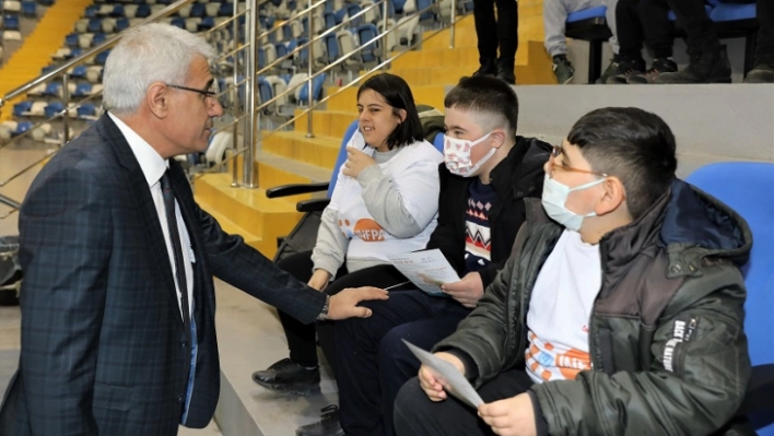 Başkan Güder'den Down Sendromlu Çocuklara Özel İlgi