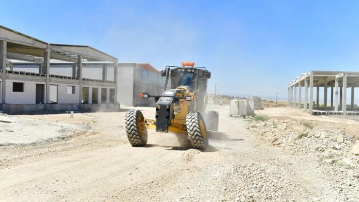 Çarmuzu Mahallesi'nde Yol Bakım Çalışması Devam Ediyor