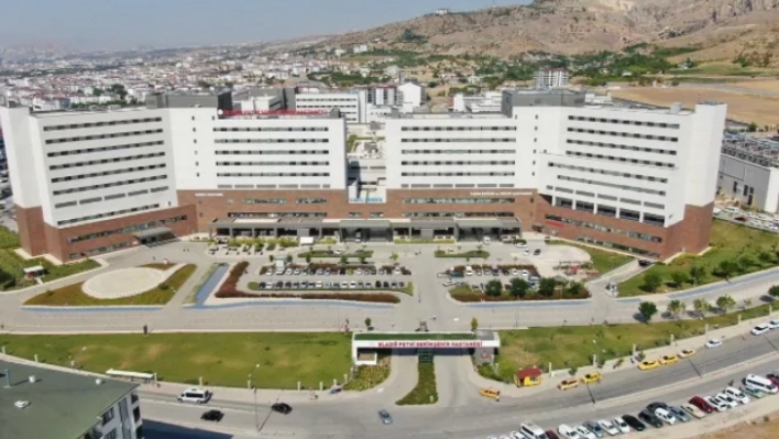 Fethi Sekin Şehir Hastanesi bölgeye hitap ediyor