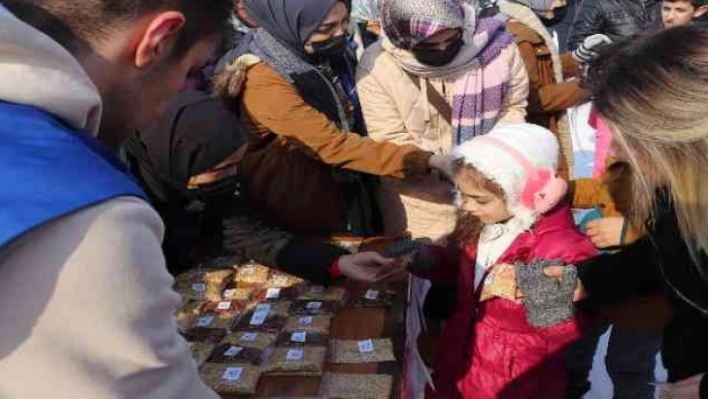 Gençler karda hayvanları unutmadı