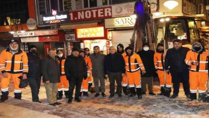 Güder, karla mücadele çalışmalarını inceledi