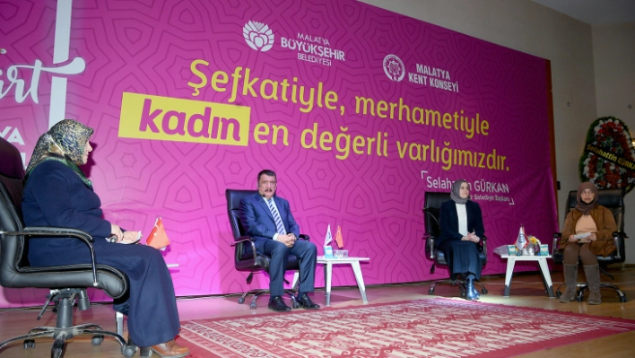 'Kadın Bakış Açısıyla Belediye Hizmetleri ve Öneriler' konulu söyleşi programı düzenlendi