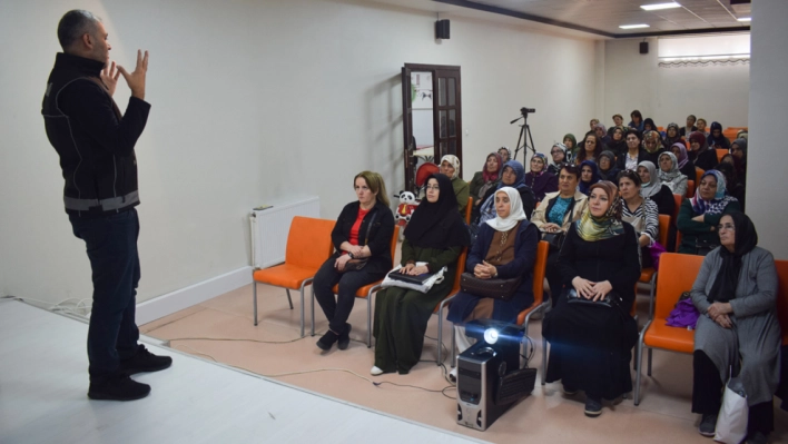 Kadın Meclisi'ne 'En İyi Narkotik Polisi Anne' Projesi Anlatıldı
