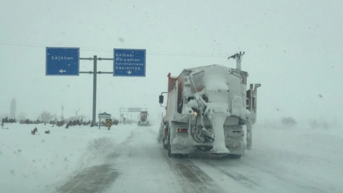 Malatya'da kar nedeniyle 542 mahallenin yolu kapandı