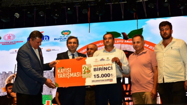 Malatya'da Yaş Kayısı Yarışması Düzenlendi