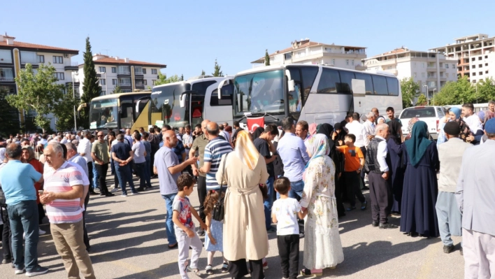 Malatya'dan ilk hac kafilesi dualarla uğurlandı