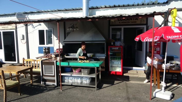 Malatya'nın tek kadın kebap ustası konteynerde ekmek mücadelesini sürdürüyor