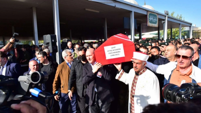 ​Suriye'deki saldırıda şehit olan Özel Harekat Polisi toprağa verildi