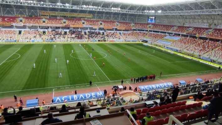 Yeni Malatyaspor maça protesto ile başladı