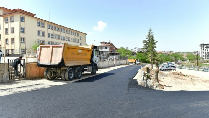 Yeşilyurt'ta Yol Hizmetlerine Devam Ediliyor