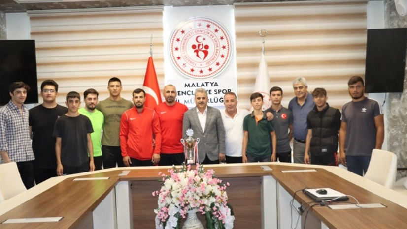1. Lige Yükselen Güreşçiler İl Müdürlüğünü Ziyaret Etti