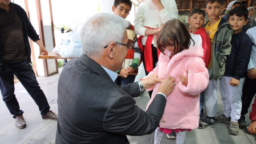 Güder, depremzede çocukların yüzünü güldürdü