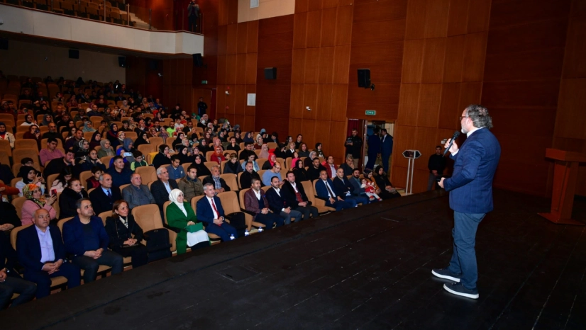 'Bilinçli Aile ve Gençlerimiz' Semineri Düzenlendi
