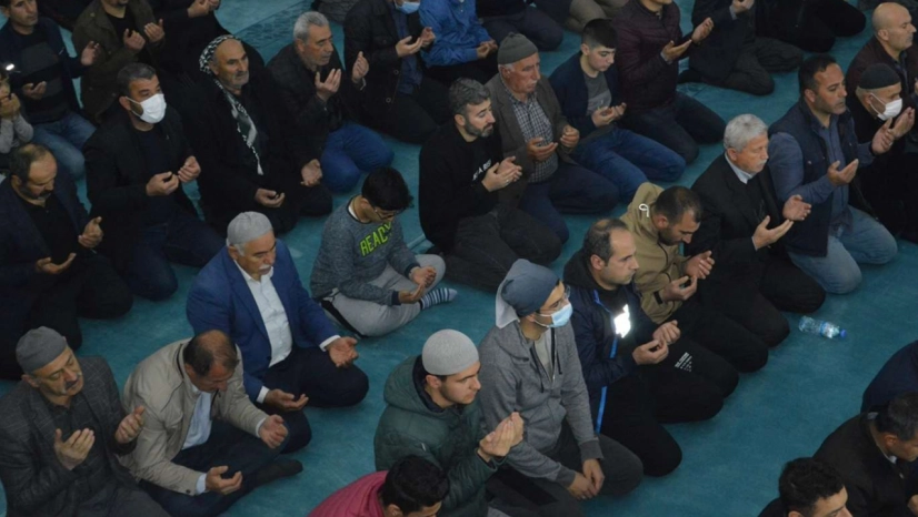 Cuma namazında yağış için dua edildi