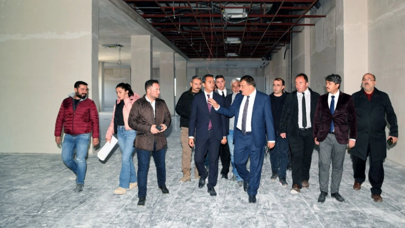 Gürkan, Millet Kütüphanesi'nde incelemelerde bulundu