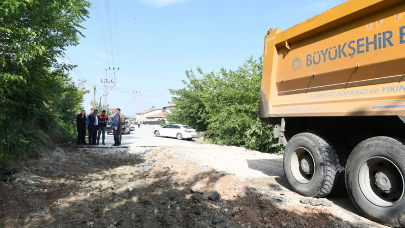 Gürkan, Orduzu Kaldırım Mahallesinde yol çalışmalarını inceledi