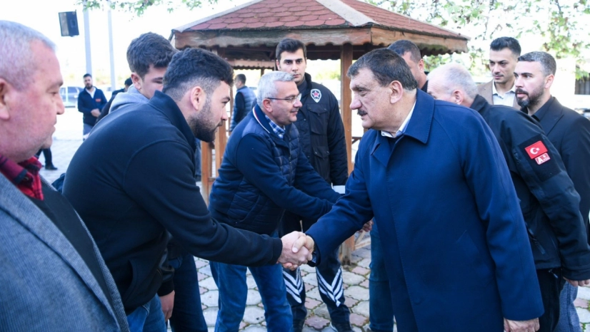 Gürkan vatandaşlarla bayramlaştı