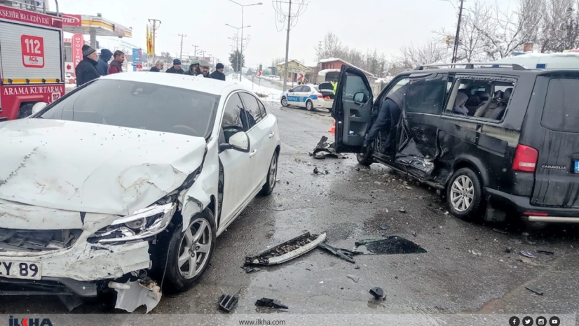 Malatya'da 2 ayrı kazada 4 kişi yaralandı