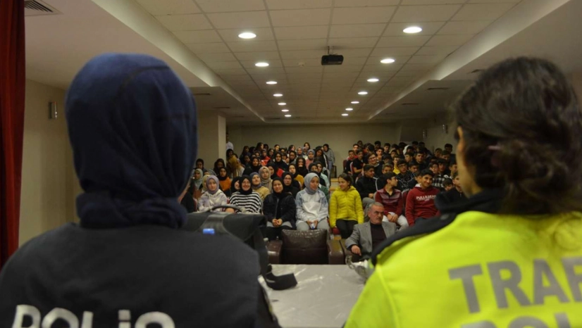 Malatya'da en çok kitap okuyan öğrenciler ödüllendirildi