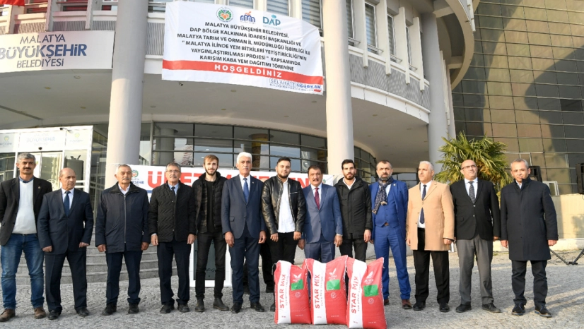 Malatya'da üreticilere 'karışım kaba yem tohumu' dağıtıldı