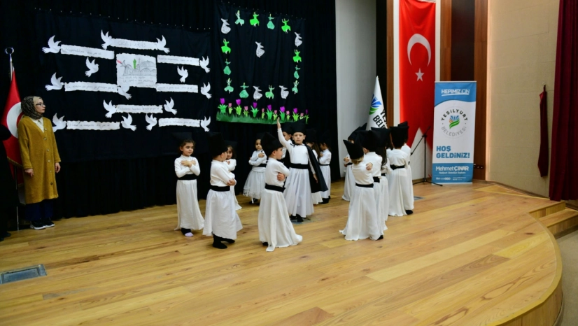 Minik Öğrencilerden Semazen Gösterisi
