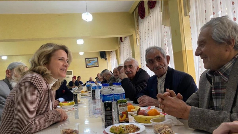 Vali Hulusi Şahin'in Eşi Ebru Şahin'den Huzurevi'ne Ziyaret