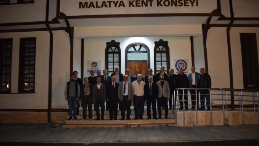 Yeni Camii çevre düzenlemesine tepkiler sürüyor