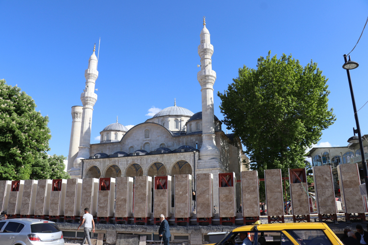 Yeni Camii bahçesinde yapılan abdest alma yeri yeniden değerlendirilecek